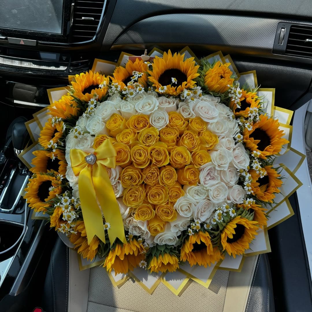Bouquets by Naomy arrangement 7